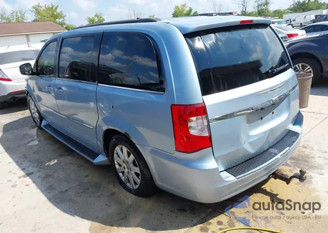 2013 Chrysler Town & Country Touring z USA, uszkodzony, nr VIN 2C4RC1BG9DR807952